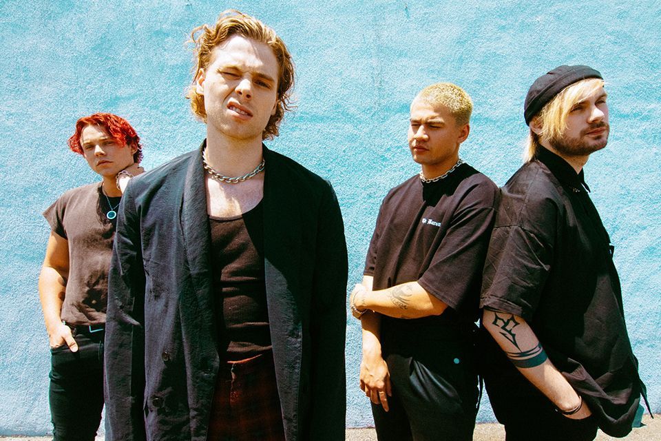 5 SECONDS OF SUMMER  - „Teeth“