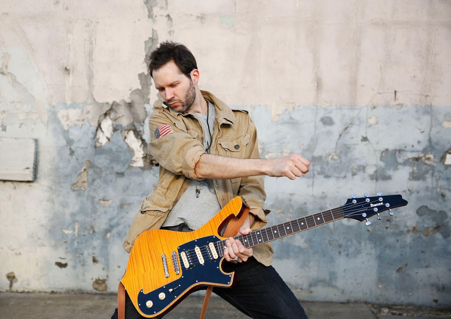 PAUL GILBERT OBJAVIO SINGL "HOLY DIVER"