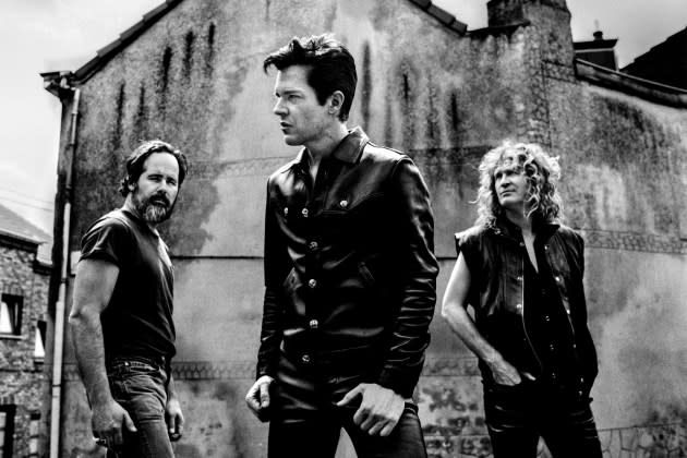 "YOUR SIDE OF TOWN" - NOVI SINGL BENDA THE KILLERS
