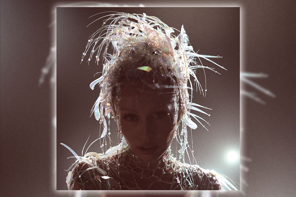 MILEY CYRUS NAJAVLJUJE NOVI, VIZUELNI ALBUM – SOMETHING BEAUTIFUL- KOJI ĆE IZAĆI 30.MAJA 2025.  ZA COLUMBIA RECORDS.
