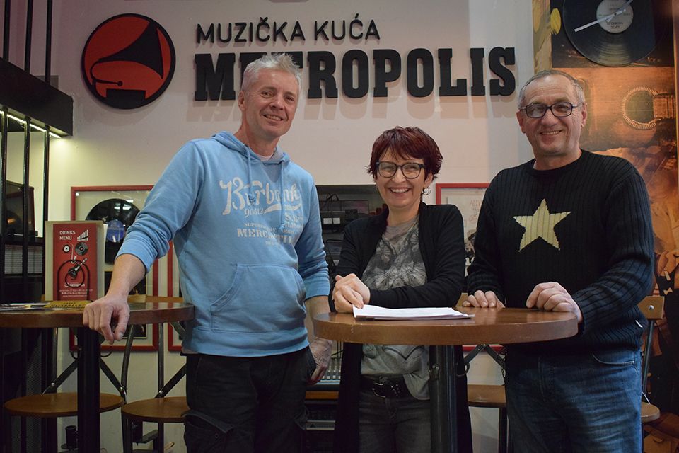 Potpisan ugovor sa novosadskim bendom Divlje svinje